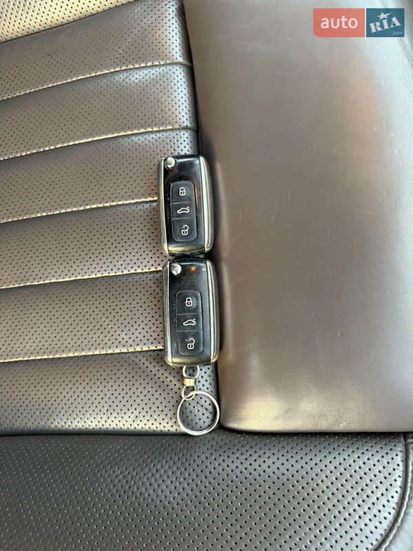 Седан Volkswagen Phaeton 2011 в Сваляві