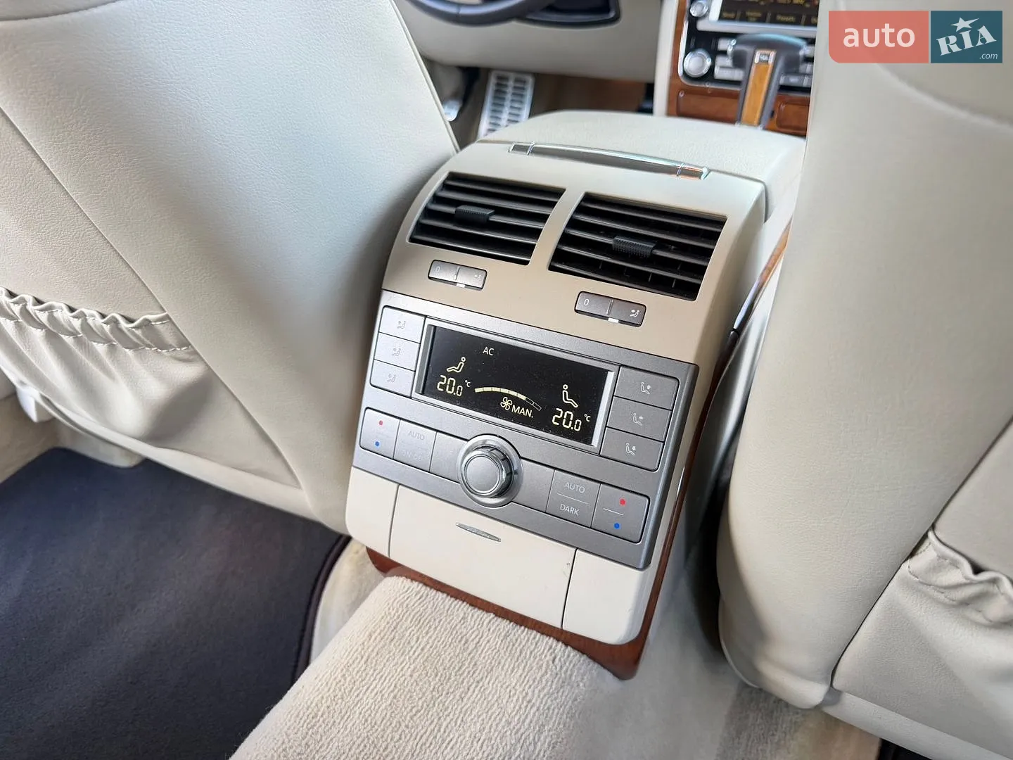 2010 Volkswagen Phaeton - мініатюра 27