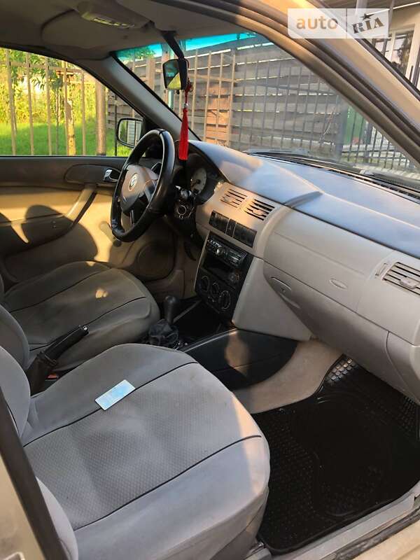 Хэтчбек Volkswagen Pointer 2006 в Звягеле