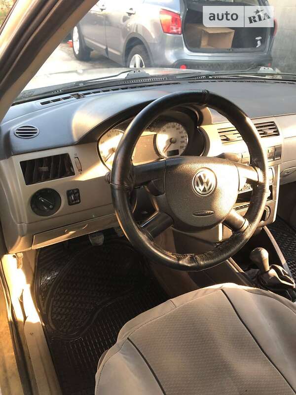 Хэтчбек Volkswagen Pointer 2006 в Звягеле