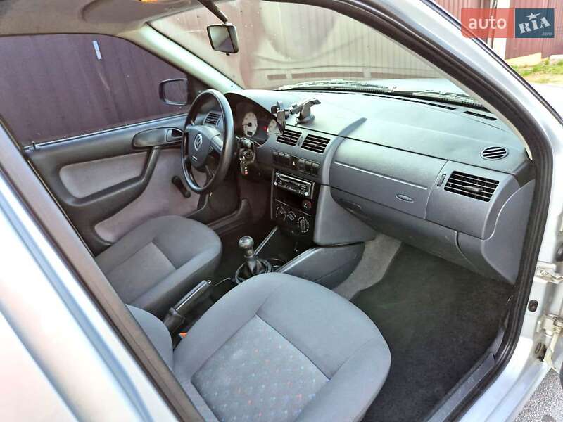 Хэтчбек Volkswagen Pointer 2004 в Обухове фото 40 Хэтчбек Volkswagen Pointer 2004 в Обухове