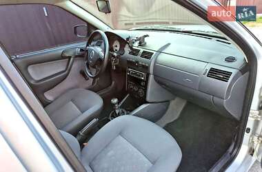 Хэтчбек Volkswagen Pointer 2004 в 