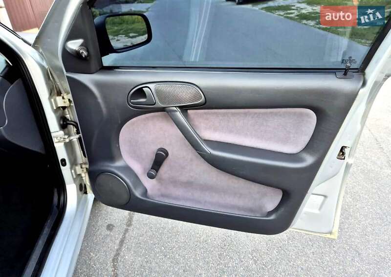 Хэтчбек Volkswagen Pointer 2004 в Обухове фото 43 Хэтчбек Volkswagen Pointer 2004 в Обухове