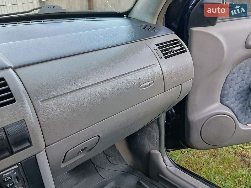 Хэтчбек Volkswagen Pointer 2006 в Черновцах