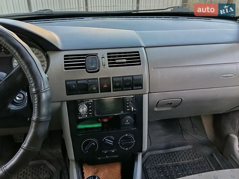 Хэтчбек Volkswagen Pointer 2006 в Черновцах