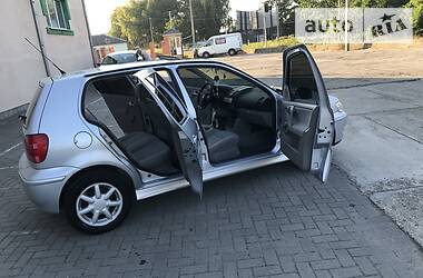 Хетчбек Volkswagen Polo 2001 в 