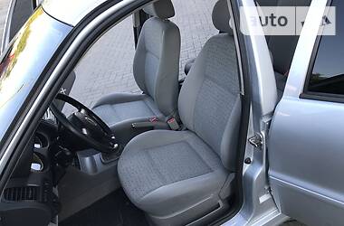 Хетчбек Volkswagen Polo 2001 в 