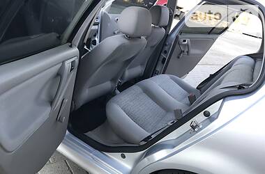 Хетчбек Volkswagen Polo 2001 в 
