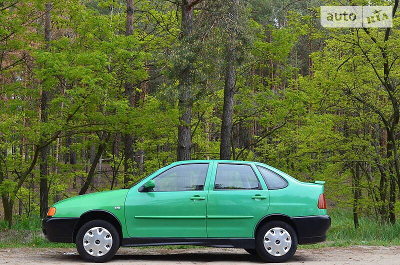 Седан Volkswagen Polo 2001 в Вышгороде