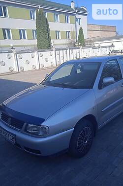 Седан Volkswagen Polo 2000 в Ровно