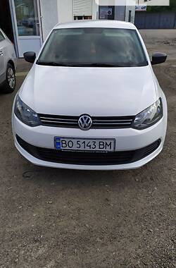 Седан Volkswagen Polo 2013 в Черновцах