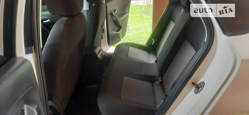 Седан Volkswagen Polo 2013 в Великому Березному