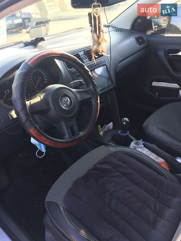 Седан Volkswagen Polo 2012 в Горішніх Плавнях