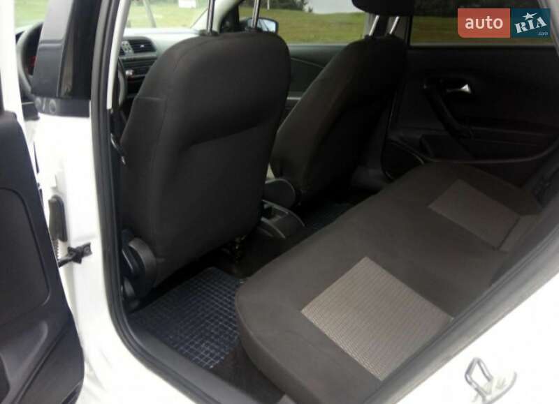 Седан Volkswagen Polo 2013 в Старій Вижівці