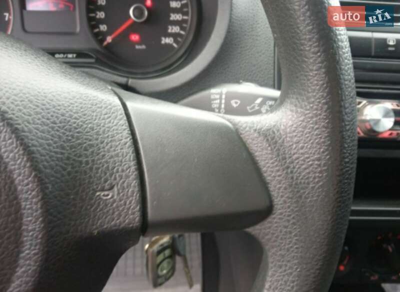 Седан Volkswagen Polo 2013 в Старій Вижівці