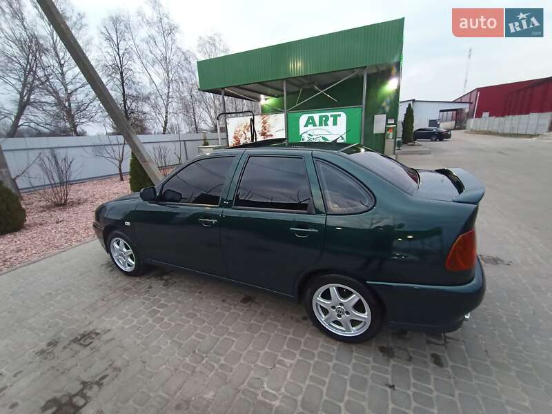 Седан Volkswagen Polo 1997 в Барышевке