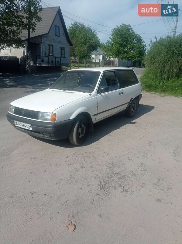 Универсал Volkswagen Polo 1988 в Тараще