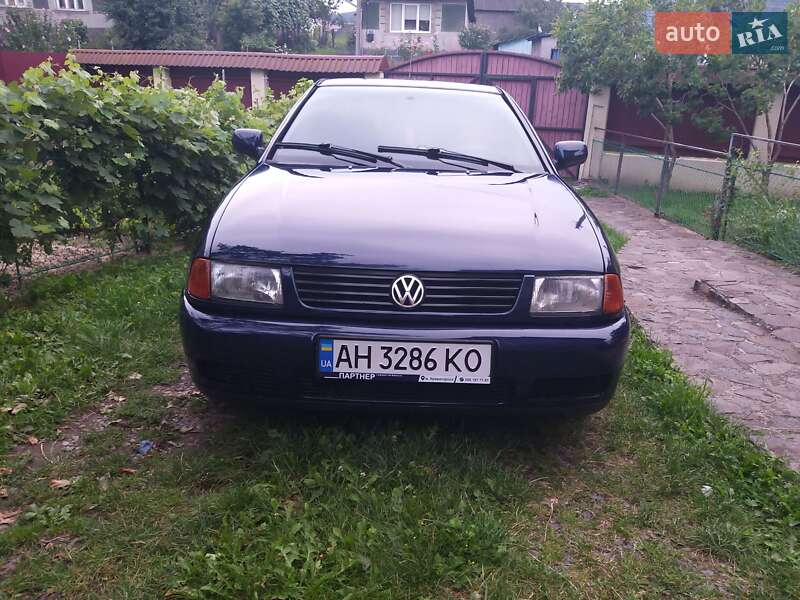 Седан Volkswagen Polo 1998 в Ужгороде