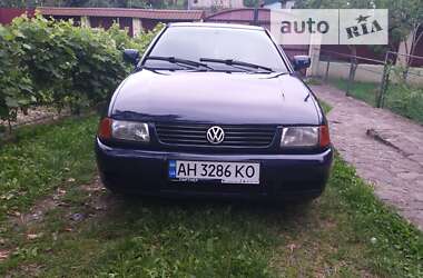 Седан Volkswagen Polo 1998 в Ужгороде