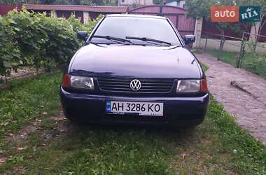 Седан Volkswagen Polo 1998 в Ужгороде