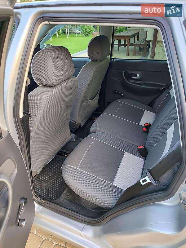 Седан Volkswagen Polo 2001 в Тернополе