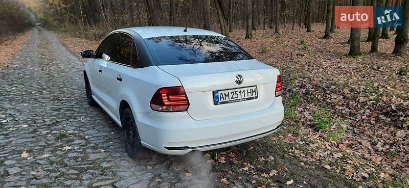 Седан Volkswagen Polo 2017 в Бердичеве