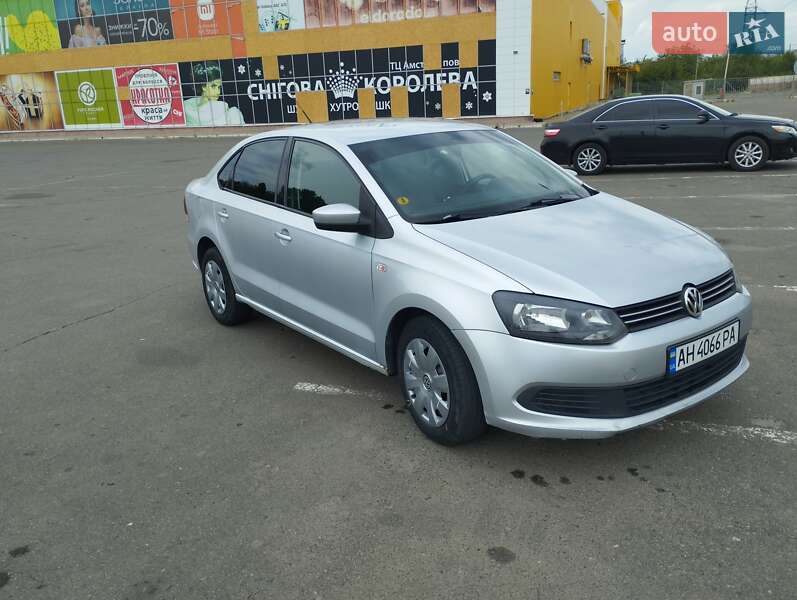 Седан Volkswagen Polo 2011 в Сарнах