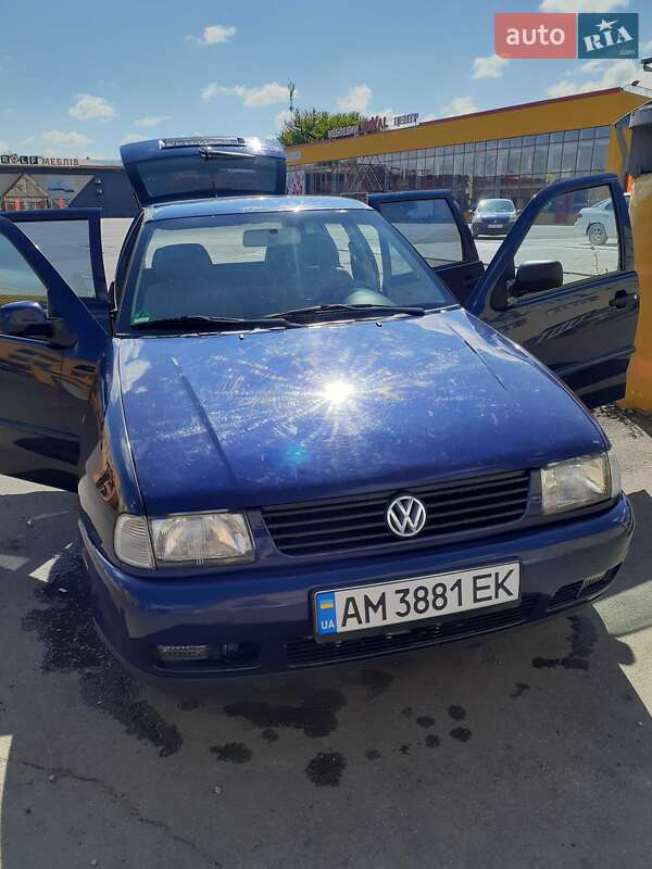 Седан Volkswagen Polo 2001 в Житомире