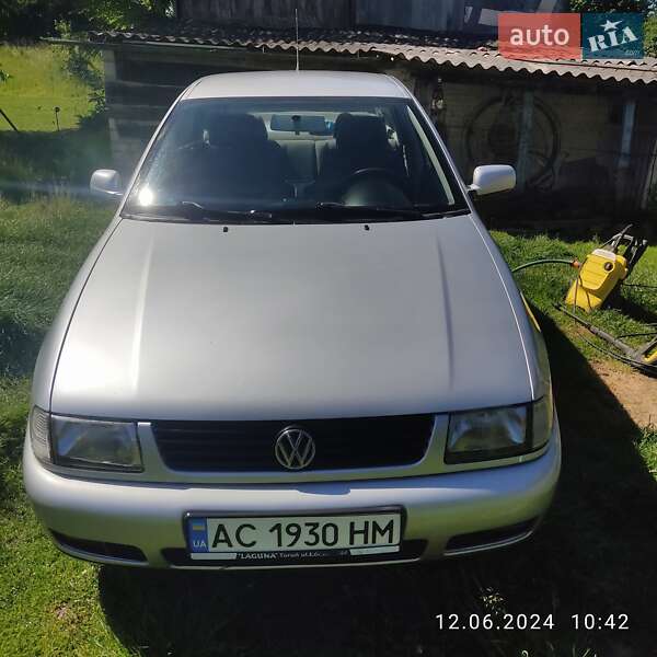 Седан Volkswagen Polo 2000 в 