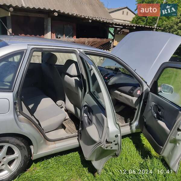 Седан Volkswagen Polo 2000 в Володимирі