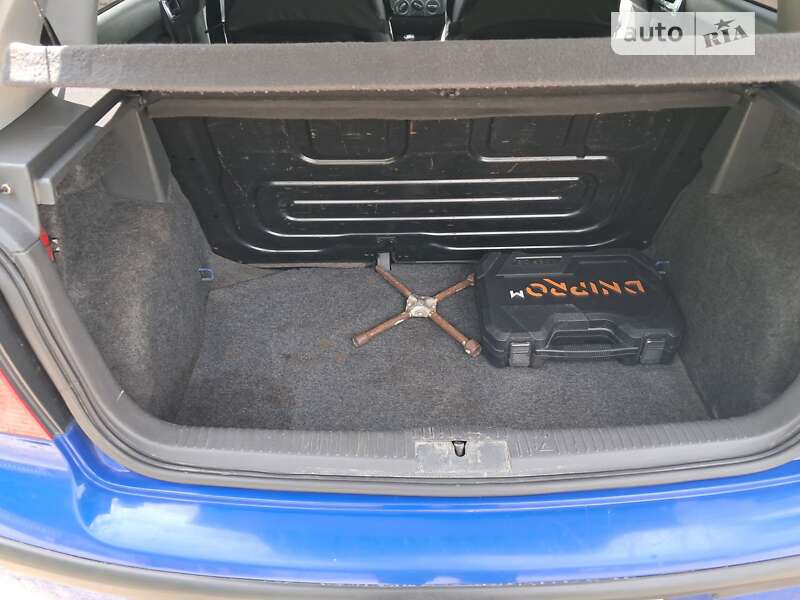 Хэтчбек Volkswagen Polo 2003 в Киеве
