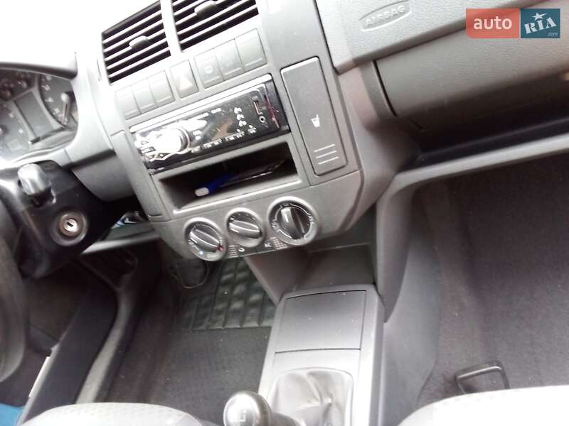 Хэтчбек Volkswagen Polo 2004 в Зборове