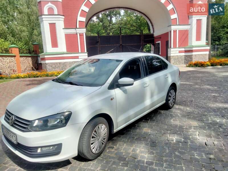 Седан Volkswagen Polo 2016 в Киеве