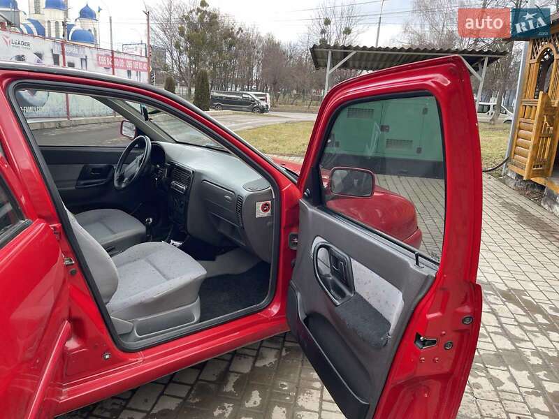 Седан Volkswagen Polo 1997 в Черновцах
