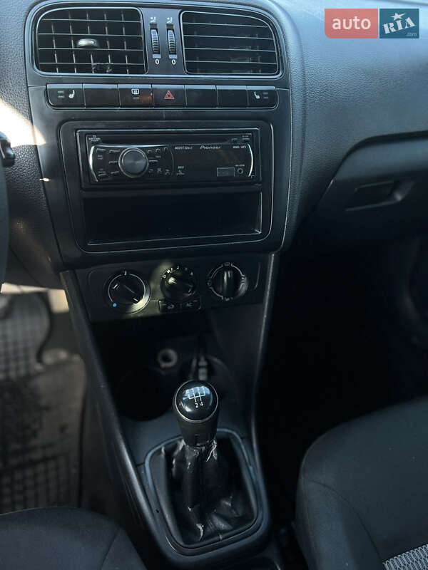 Седан Volkswagen Polo 2012 в Ужгороді