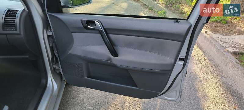 Хэтчбек Volkswagen Polo 2003 в Киеве
