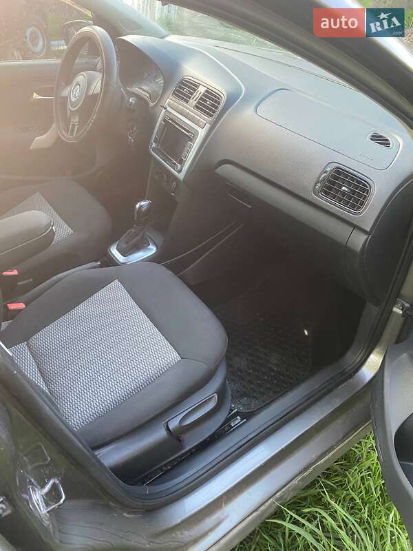 Хэтчбек Volkswagen Polo 2014 в Черновцах