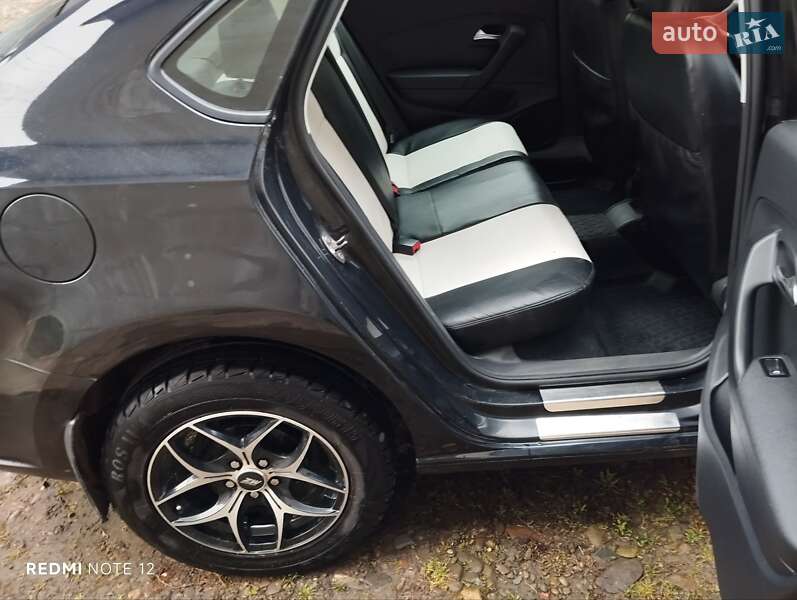 Седан Volkswagen Polo 2011 в Черновцах