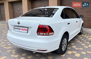Седан Volkswagen Polo 2015 в 