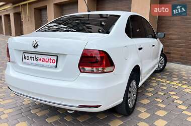 Седан Volkswagen Polo 2015 в 