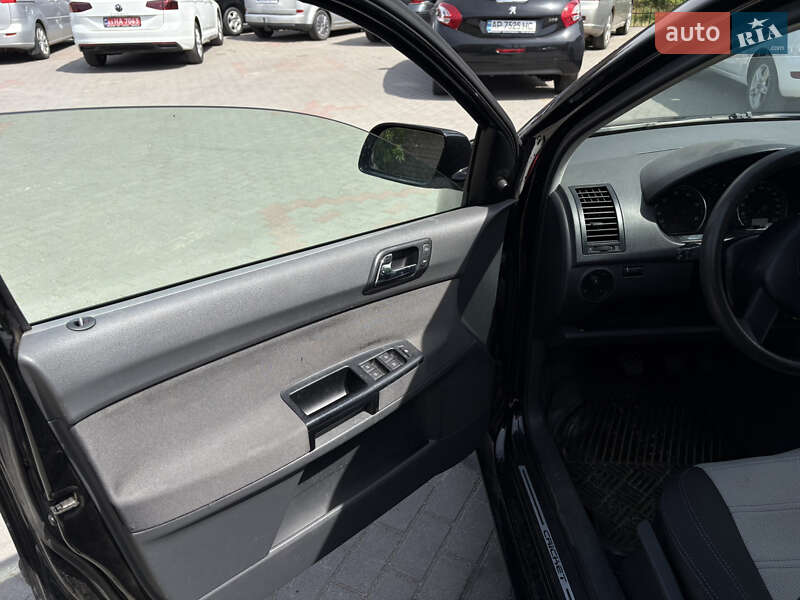 Хэтчбек Volkswagen Polo 2004 в Запорожье