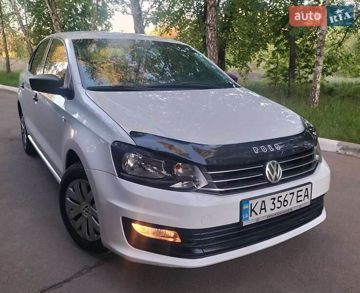 Седан Volkswagen Polo 2016 в Прилуках