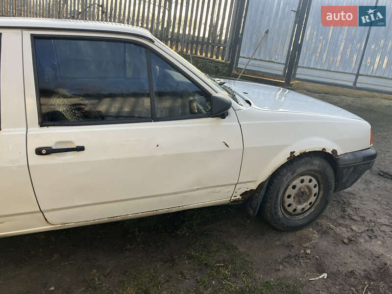 Хэтчбек Volkswagen Polo 1991 в Кельменцах