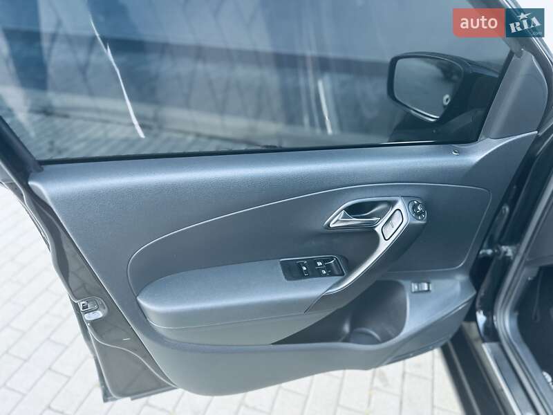 Седан Volkswagen Polo 2011 в Мукачевому
