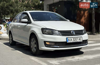 Седан Volkswagen Polo 2015 в Киеве
