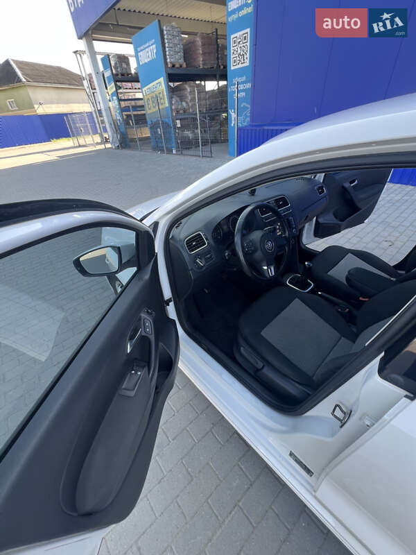 Хэтчбек Volkswagen Polo 2010 в Калуше