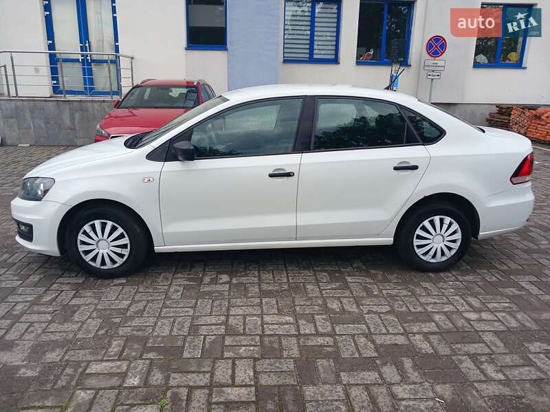 Седан Volkswagen Polo 2017 в Львове