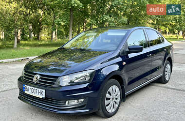 Седан Volkswagen Polo 2016 в Жовтих Водах