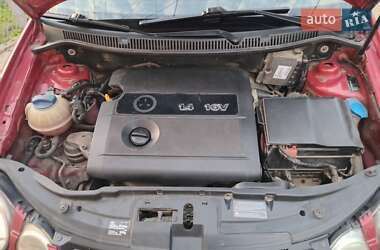 Хэтчбек Volkswagen Polo 2003 в 