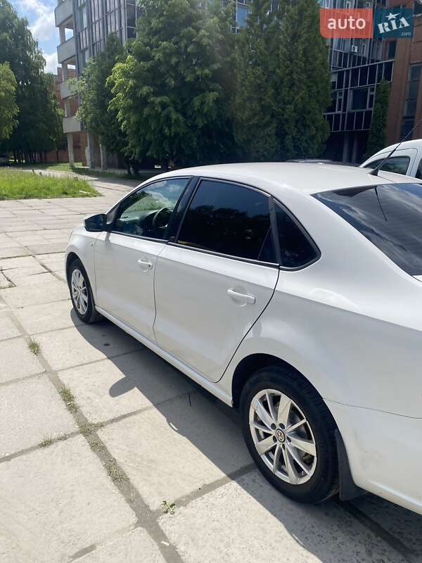 Седан Volkswagen Polo 2011 в Львові